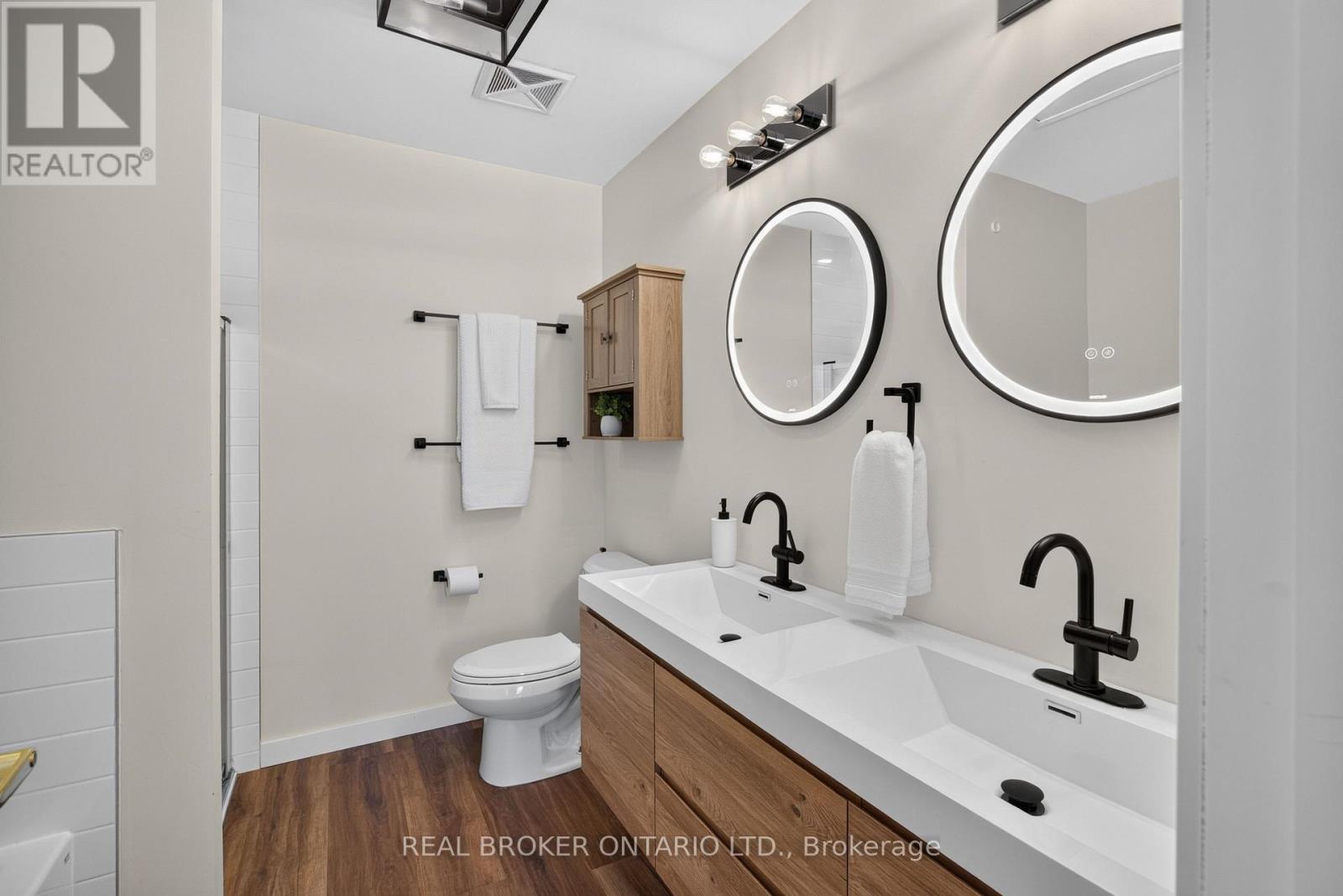 #214 168 SABINA DRIVE - 11