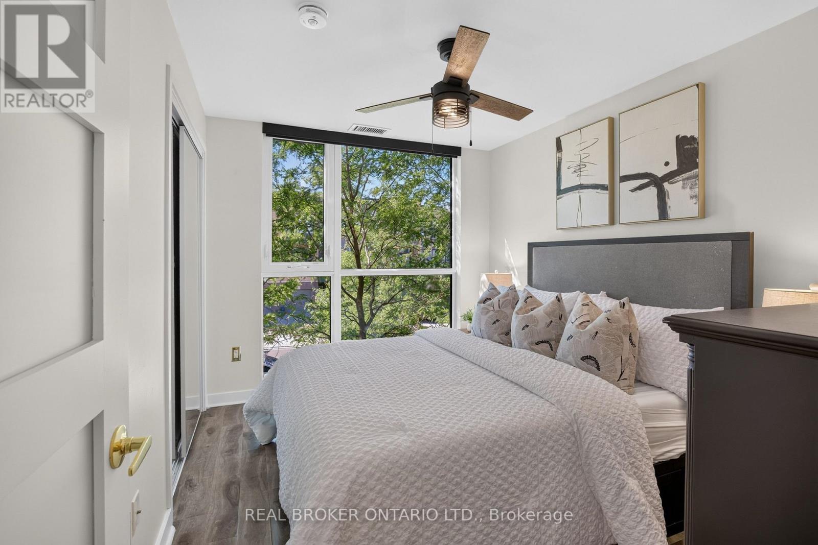 #214 168 SABINA DRIVE - 13