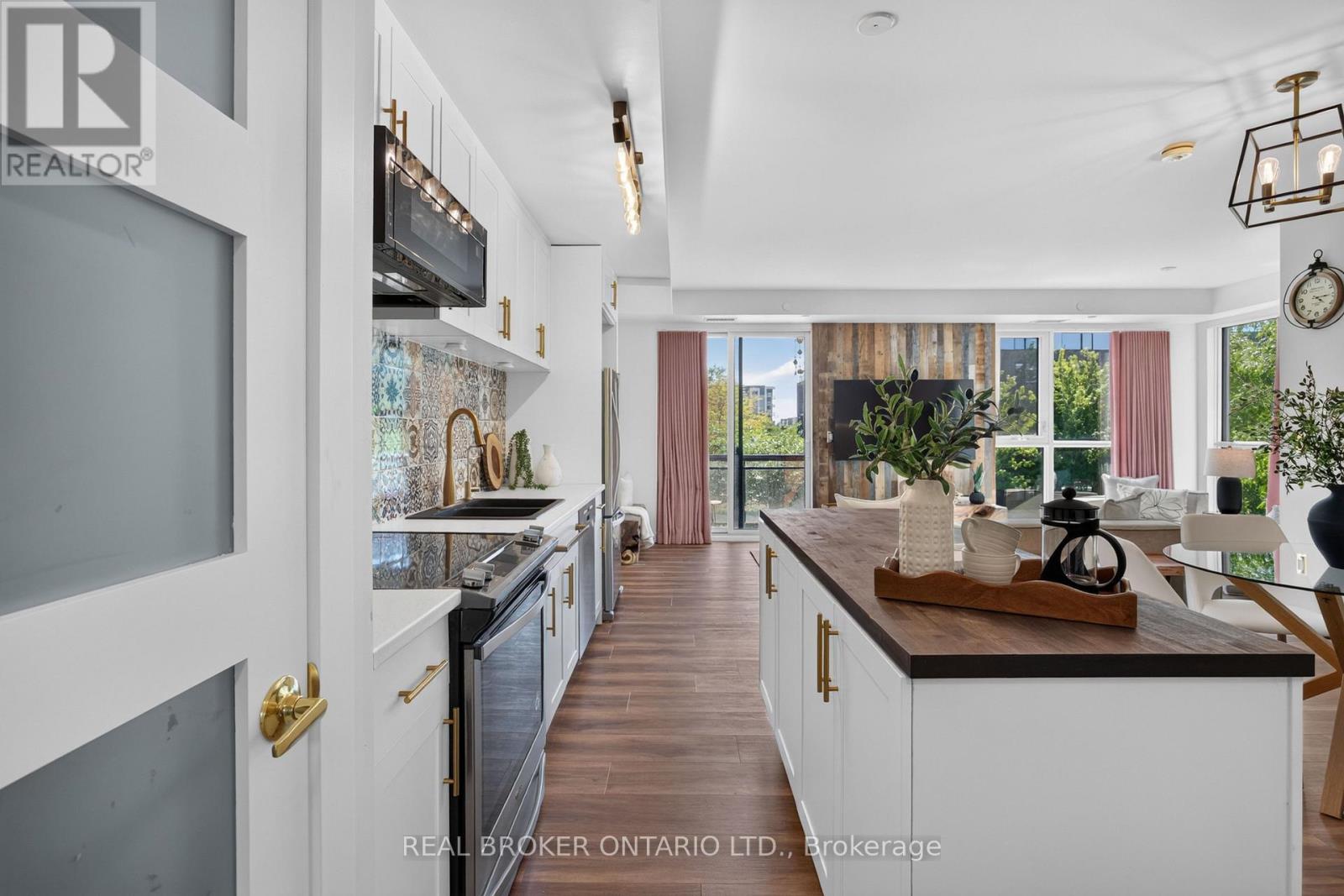 #214 168 SABINA DRIVE - 2