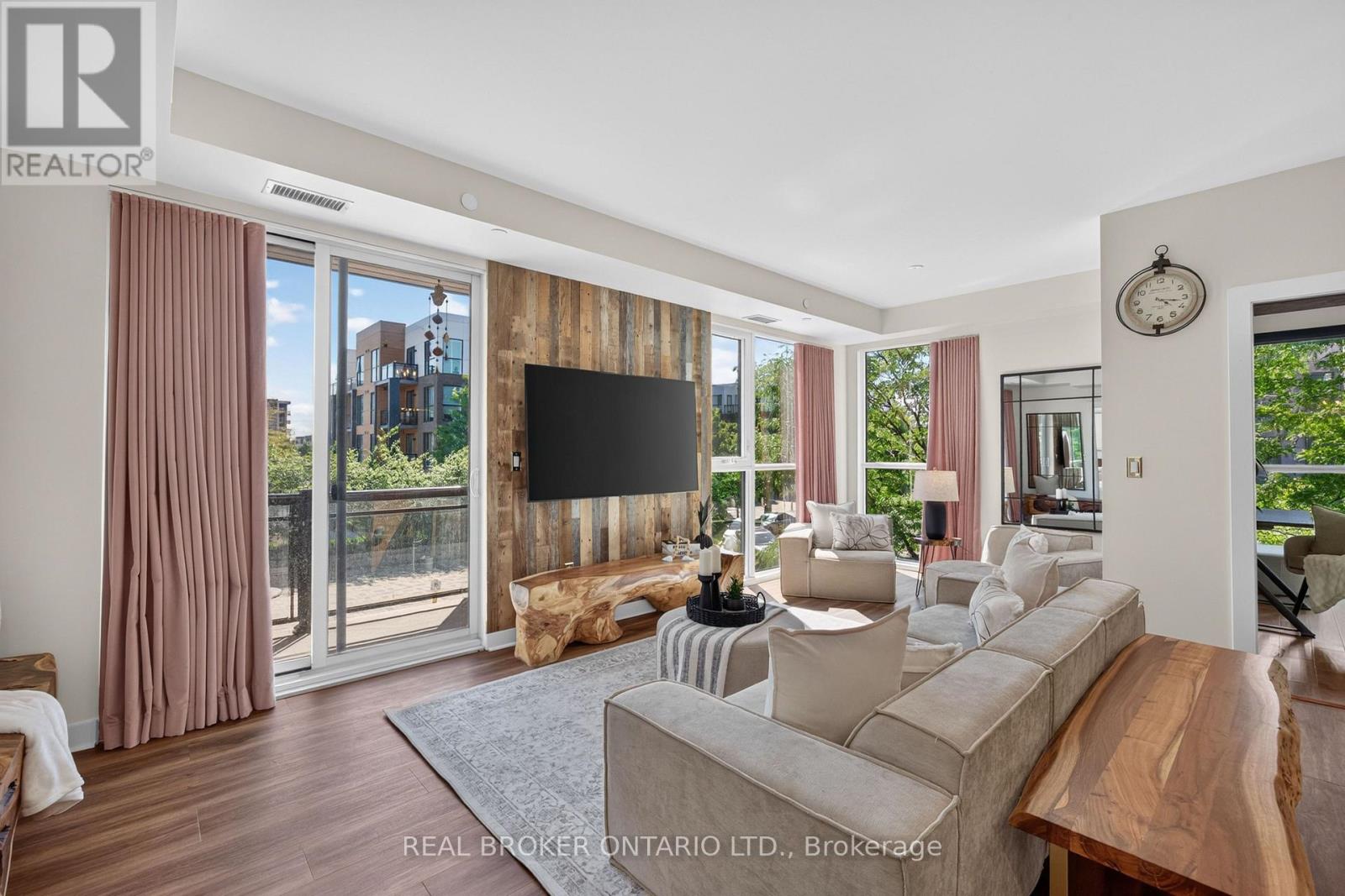 #214 168 SABINA DRIVE - 6