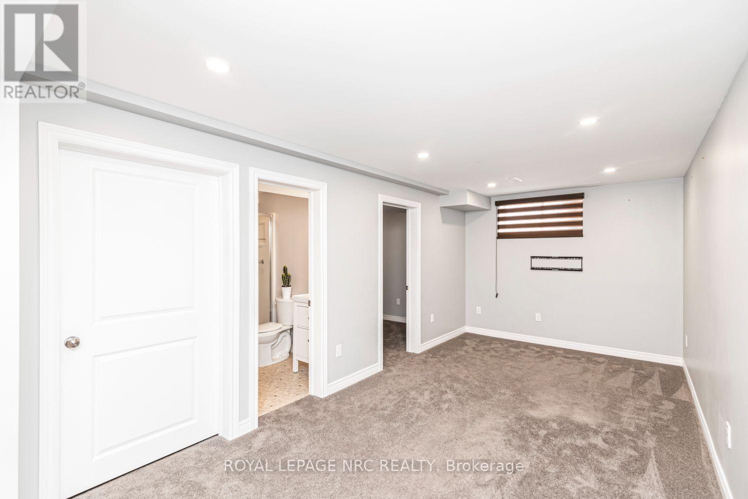 #22 45 SEABREEZE CRESCENT - 25