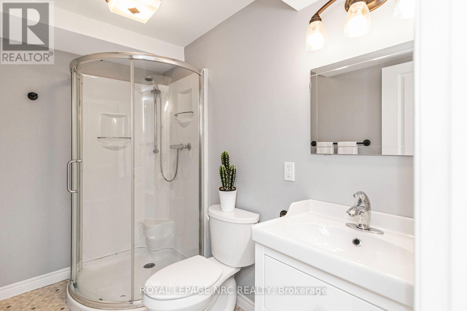 #22 45 SEABREEZE CRESCENT - 26