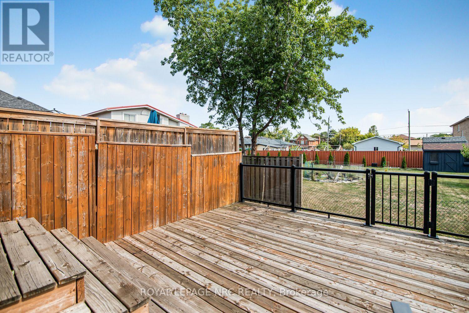 #22 45 SEABREEZE CRESCENT - 31