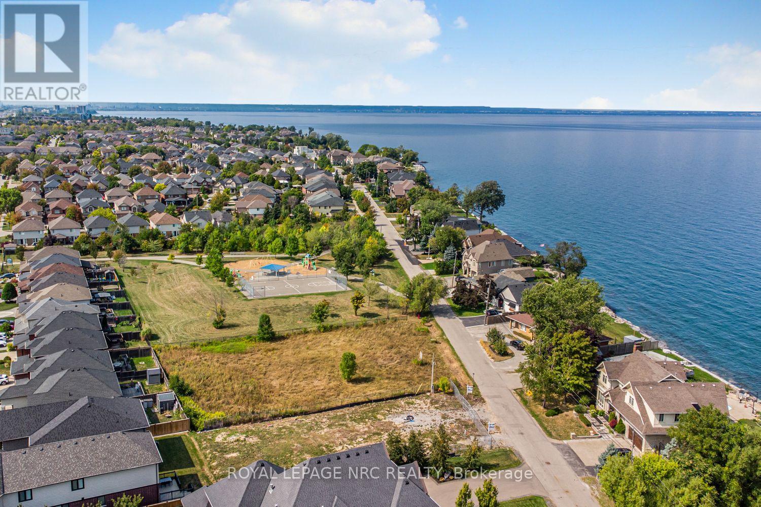 #22 45 SEABREEZE CRESCENT - 35