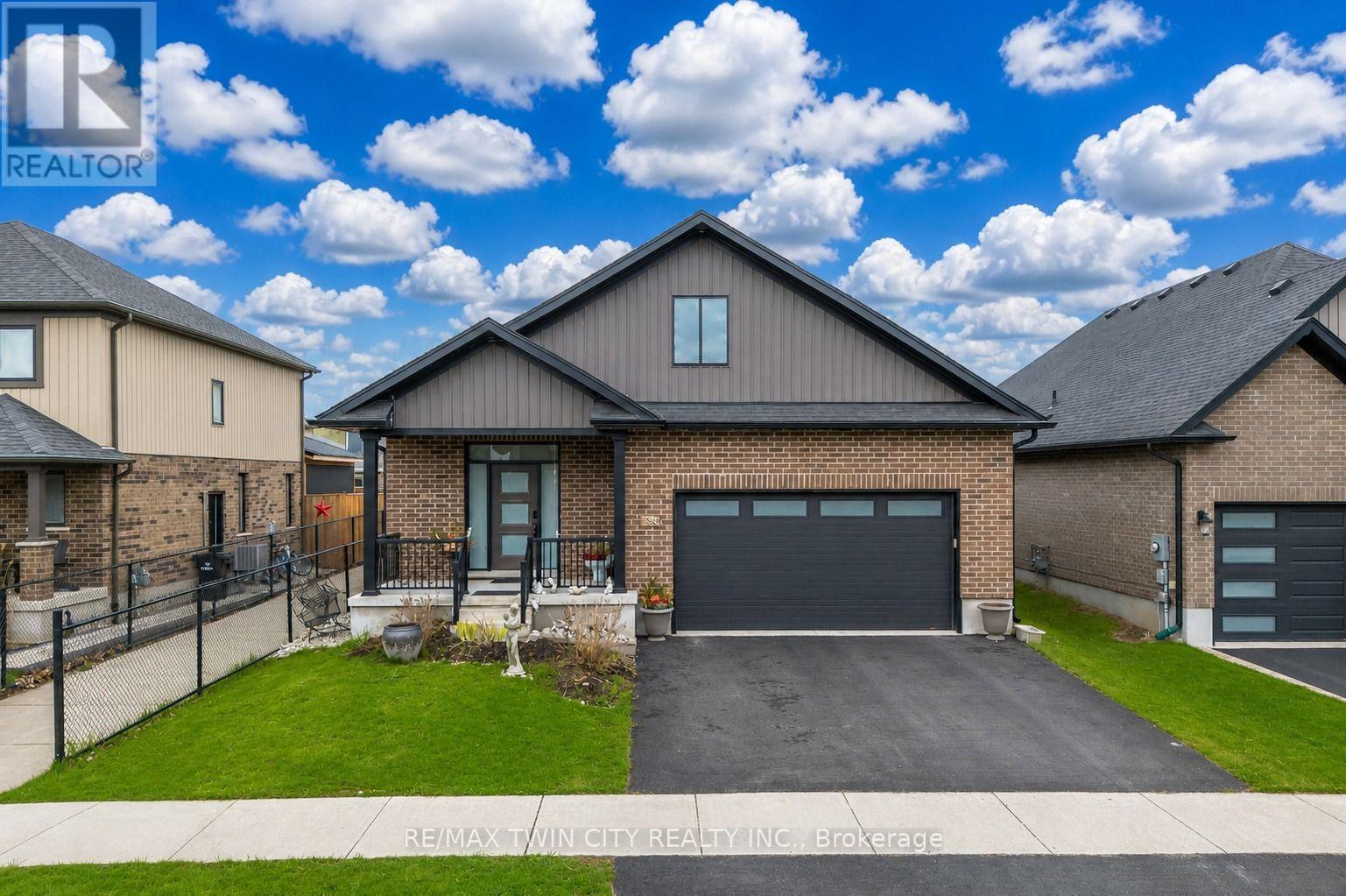 86 WOODBERRY CRESCENT - 1