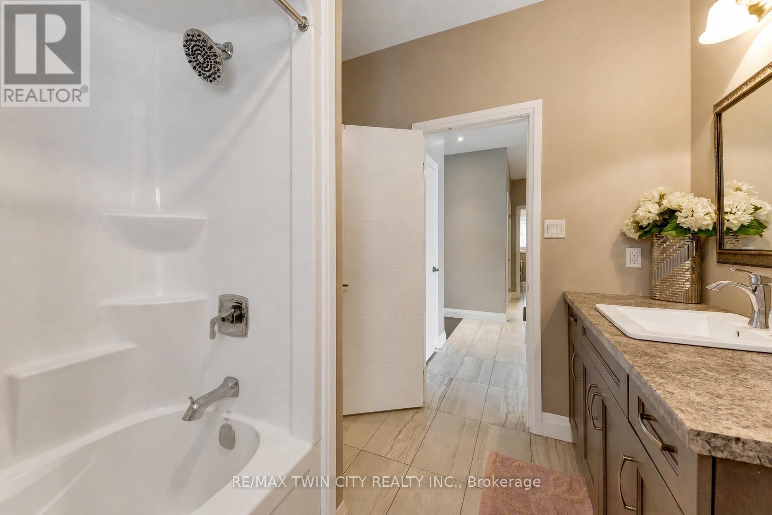 86 WOODBERRY CRESCENT - 21