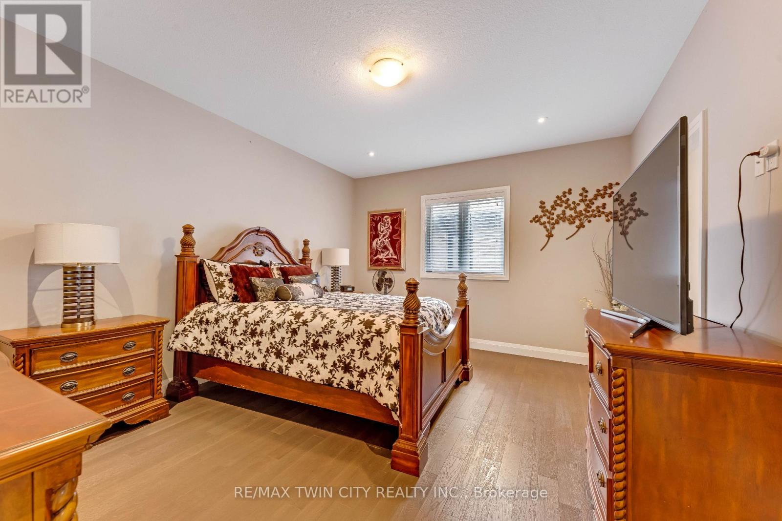 86 WOODBERRY CRESCENT - 23