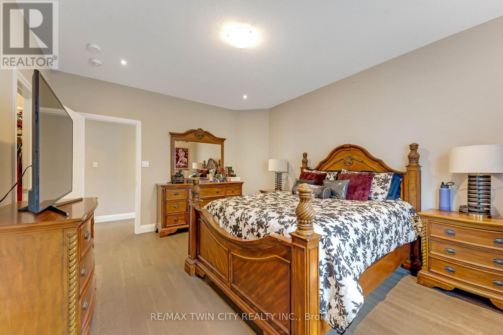86 WOODBERRY CRESCENT - 24