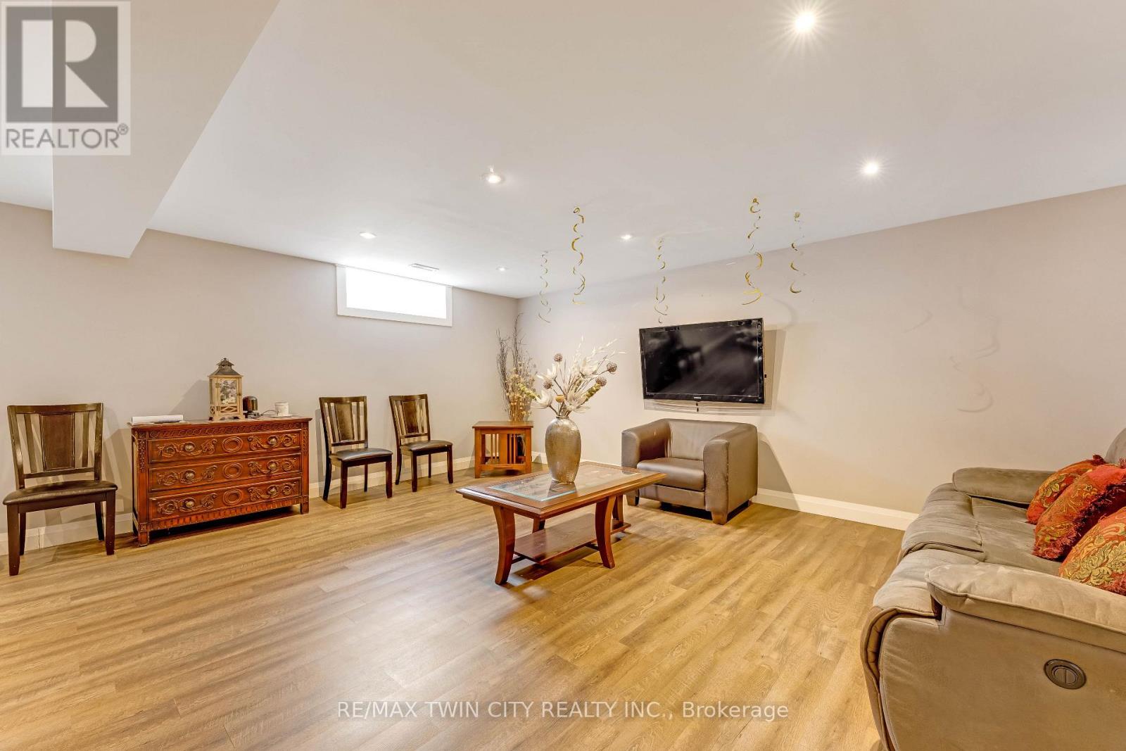 86 WOODBERRY CRESCENT - 27