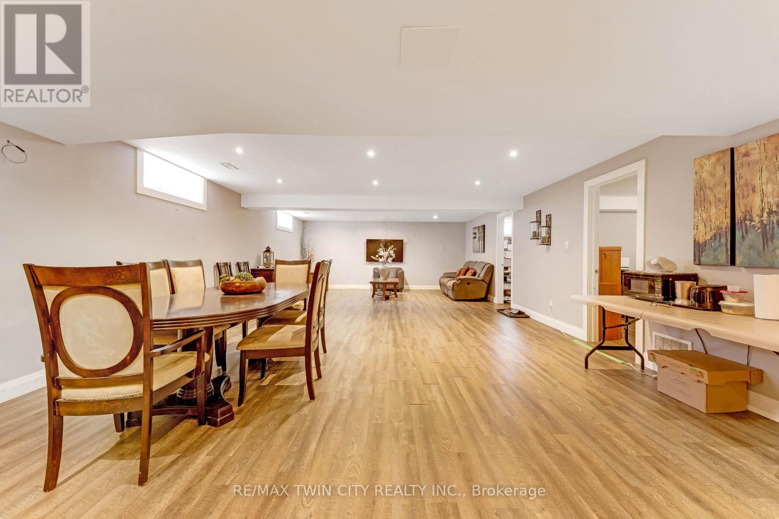 86 WOODBERRY CRESCENT - 28