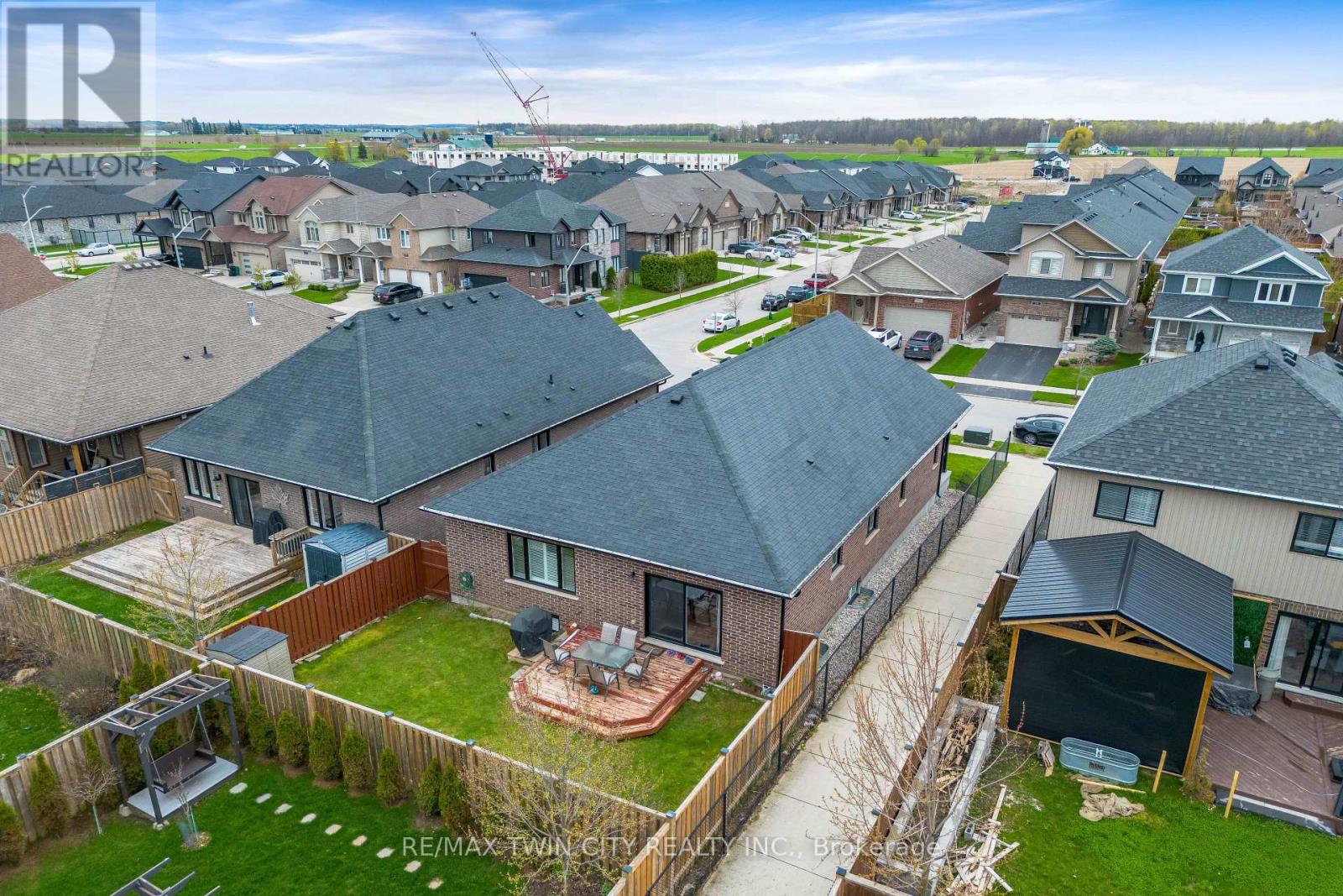 86 WOODBERRY CRESCENT - 39
