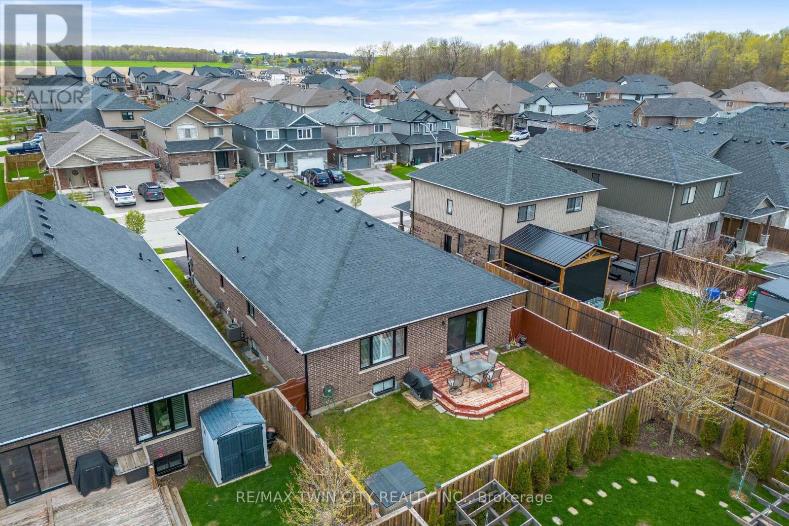 86 WOODBERRY CRESCENT - 40