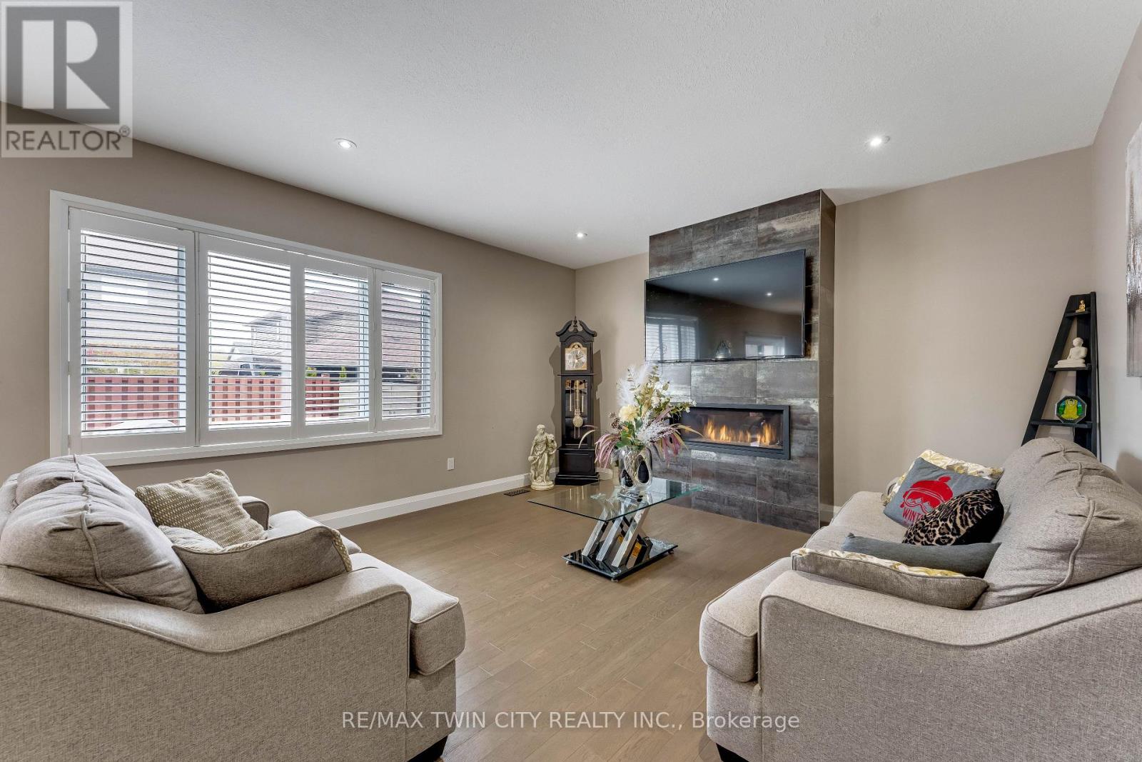 86 WOODBERRY CRESCENT - 6