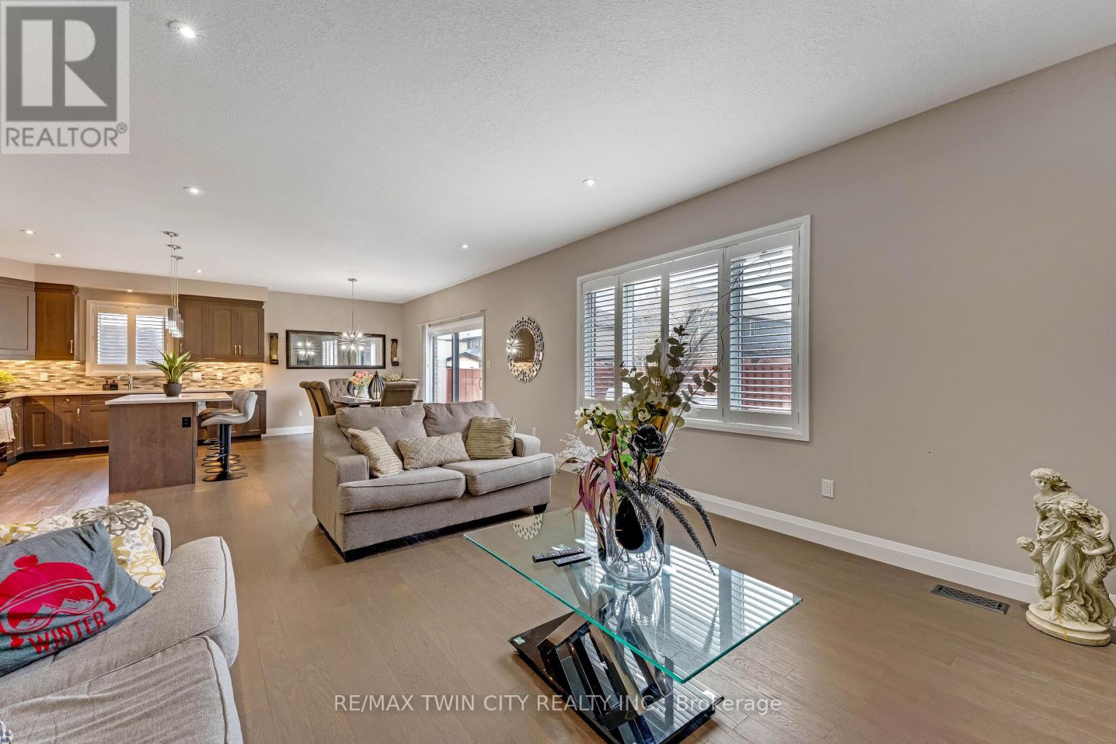 86 WOODBERRY CRESCENT - 7