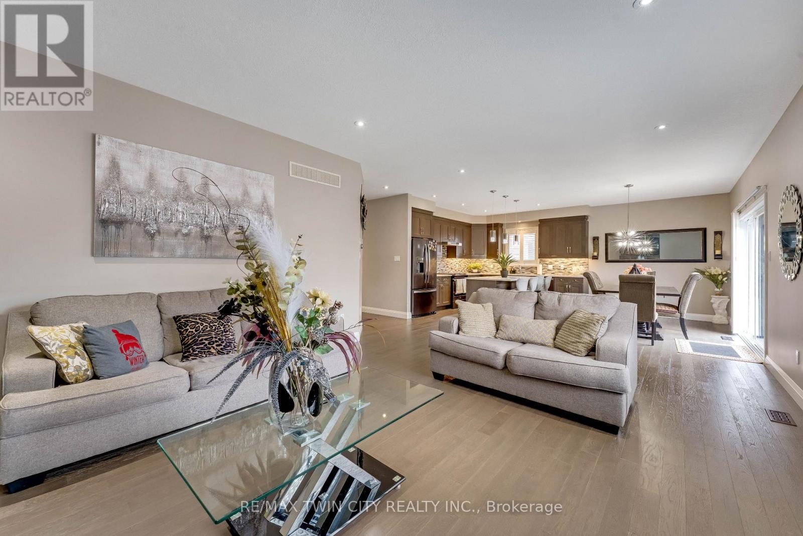 86 WOODBERRY CRESCENT - 8