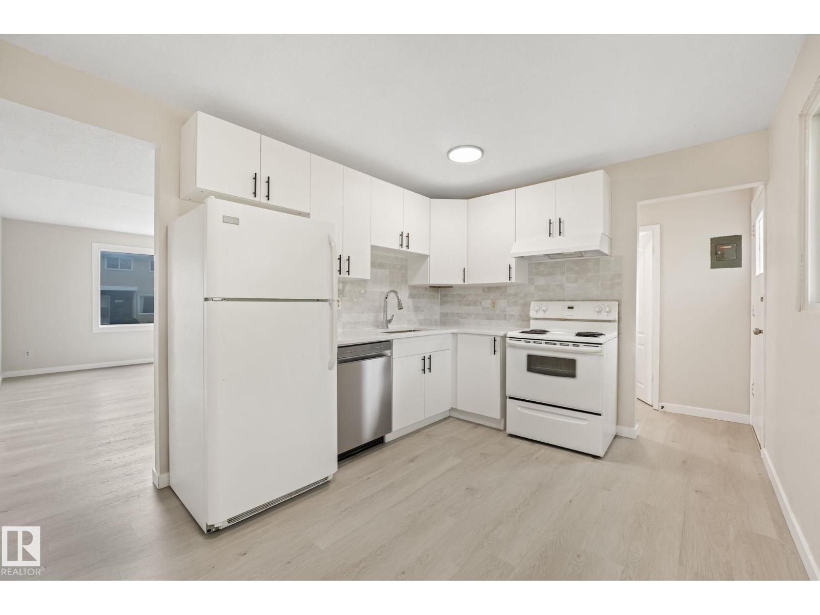 10458 55 AV NW — photo 19