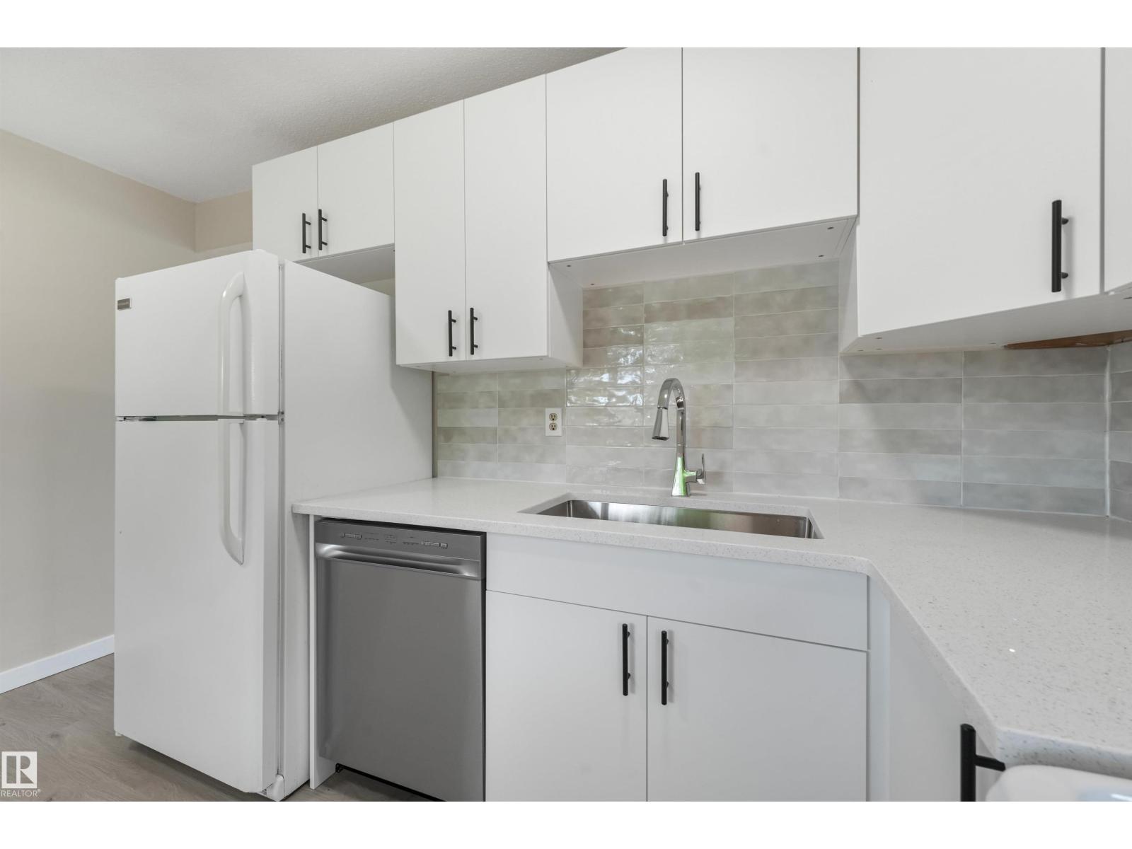 10458 55 AV NW — photo 23