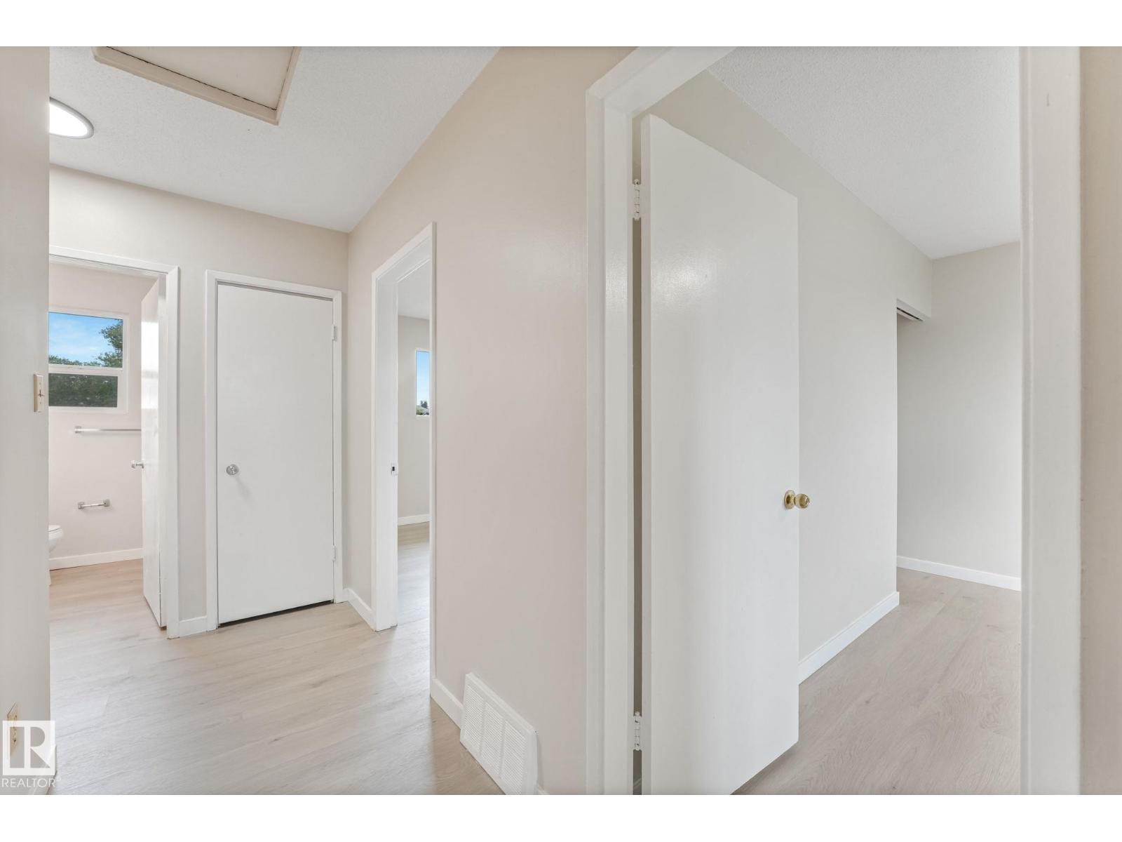 10458 55 AV NW — photo 25