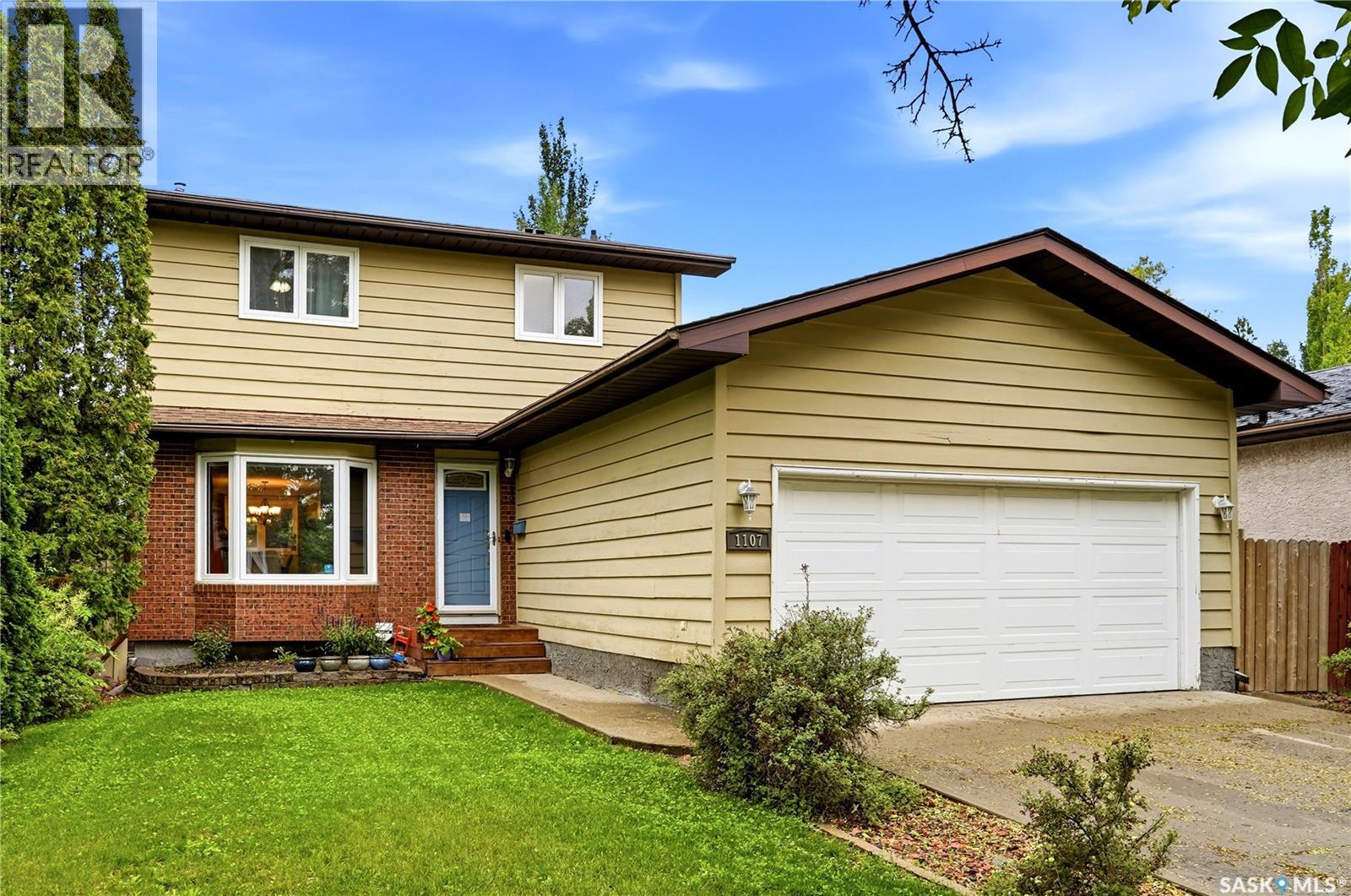 1107 FERGUSON CRESCENT - 1