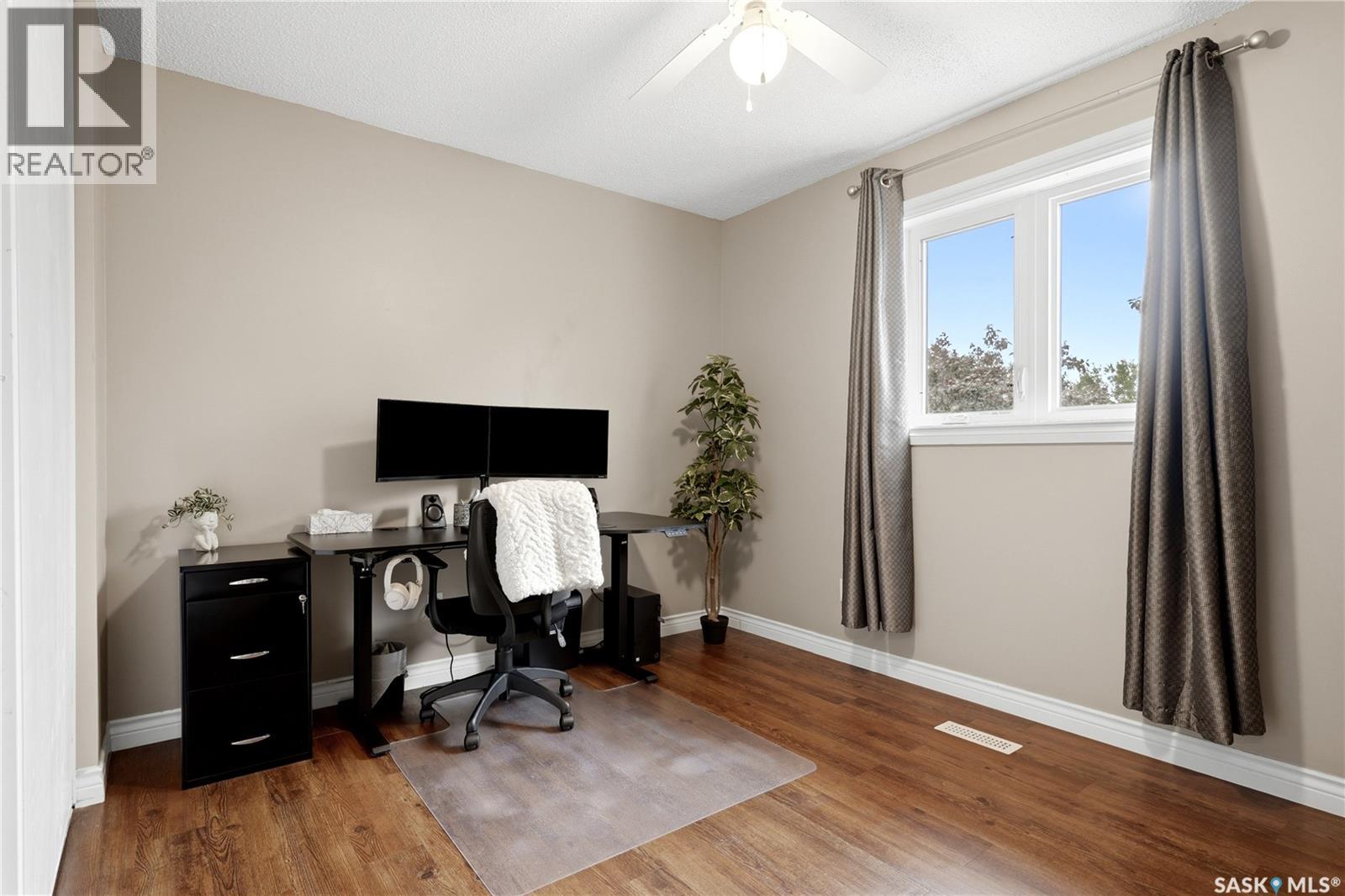 1107 FERGUSON CRESCENT - 23
