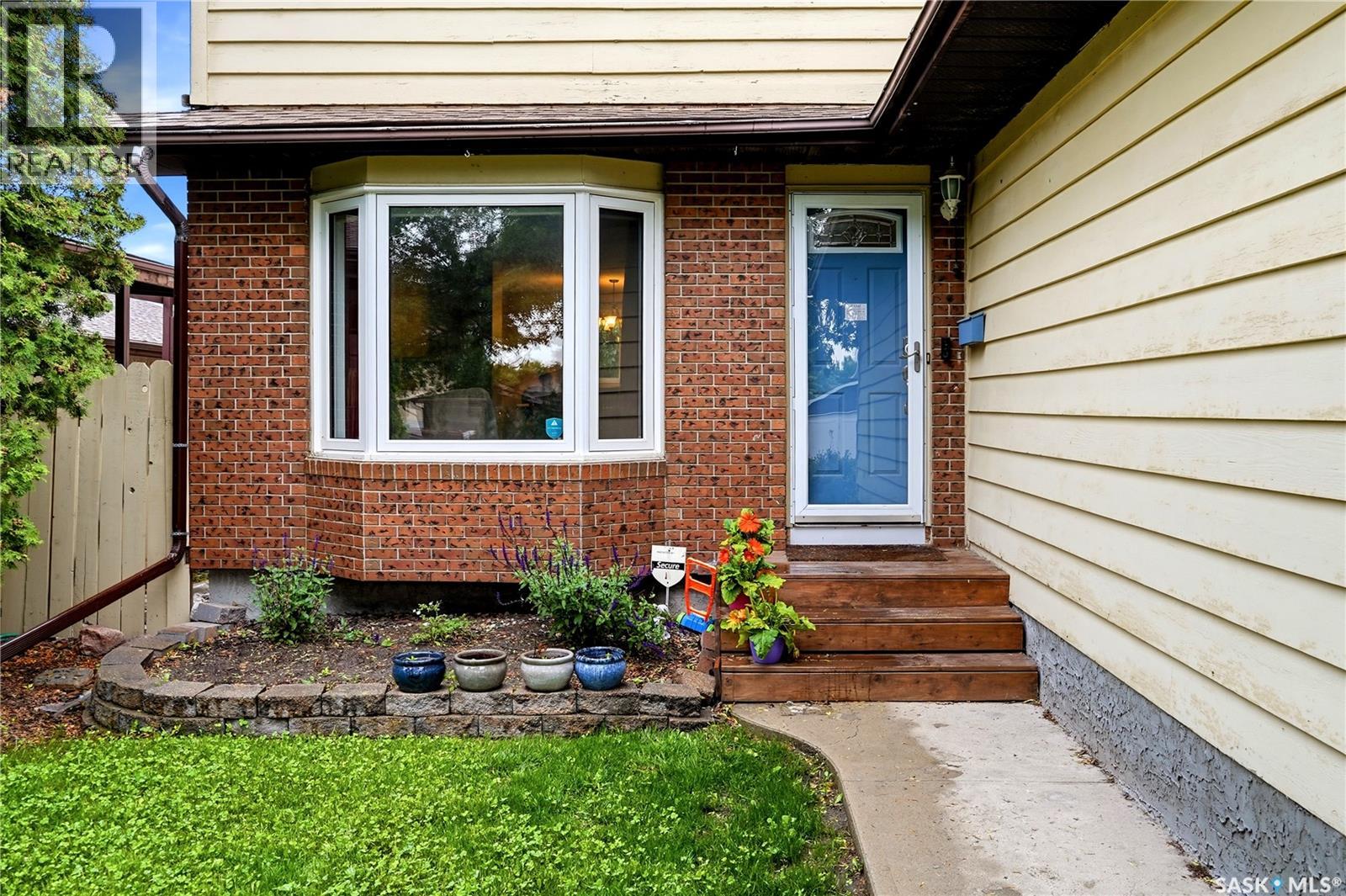 1107 FERGUSON CRESCENT - 3