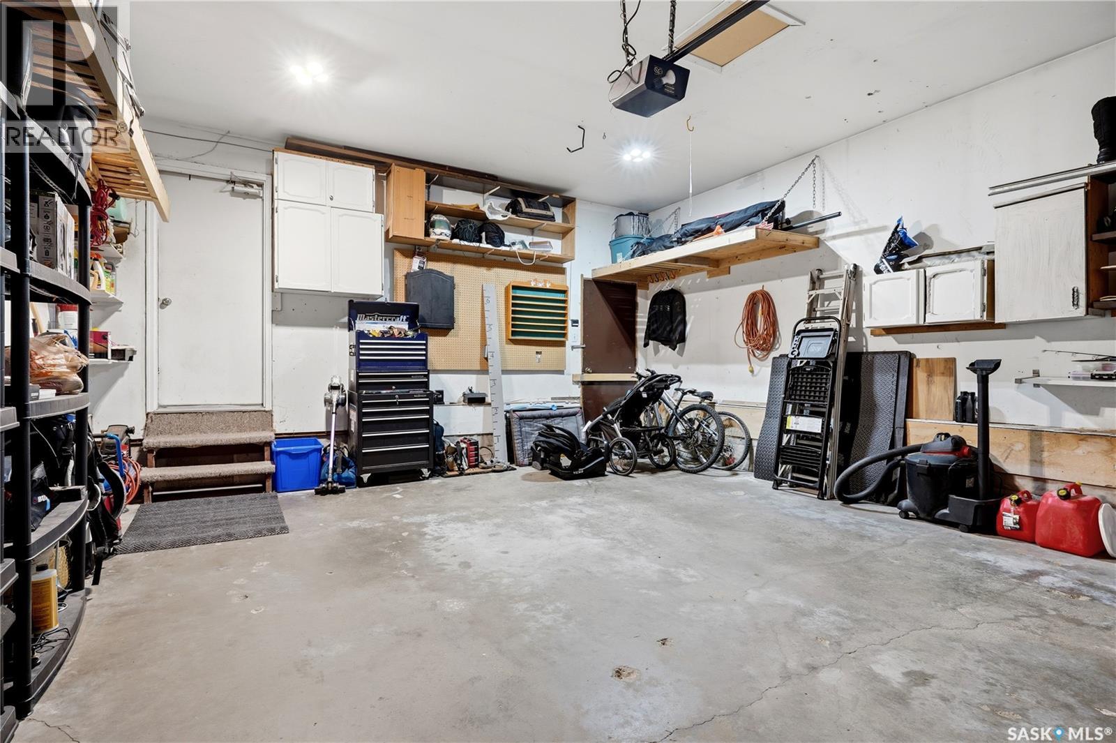 1107 FERGUSON CRESCENT - 34