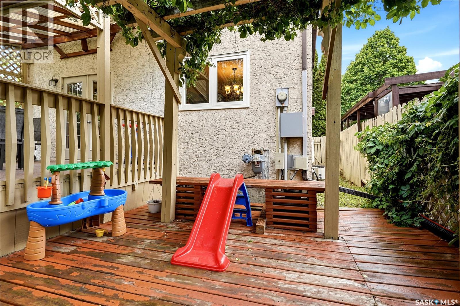 1107 FERGUSON CRESCENT - 38
