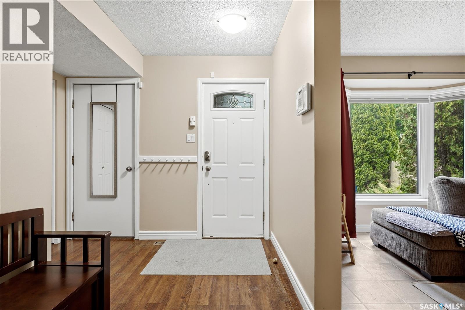 1107 FERGUSON CRESCENT - 4