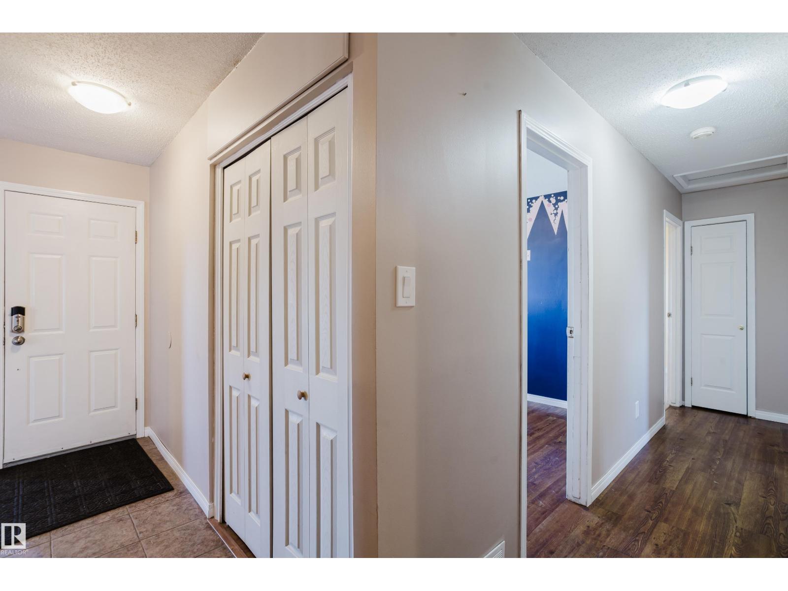 8707 151 AV NW - 23