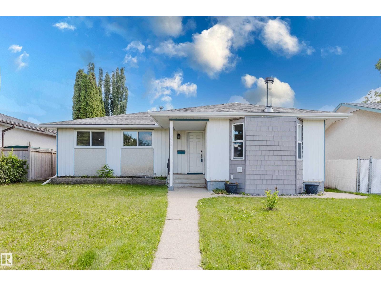 8707 151 AV NW - 1