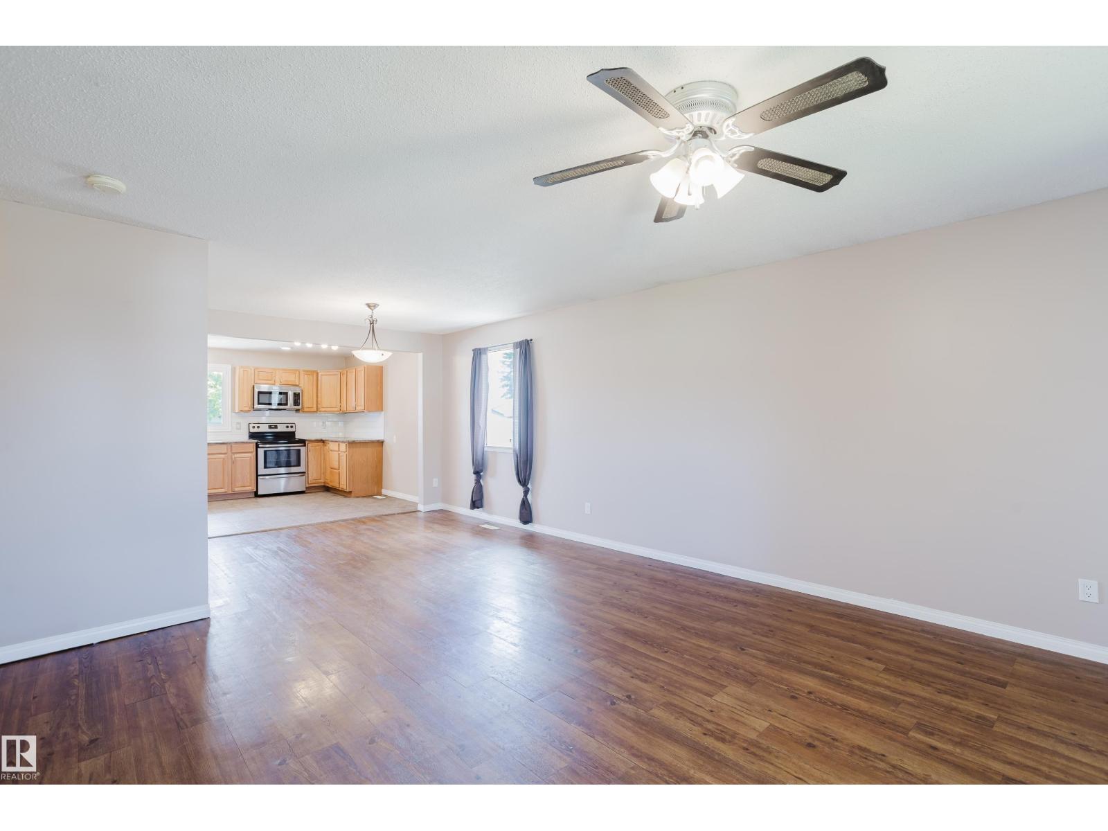 8707 151 AV NW - 11