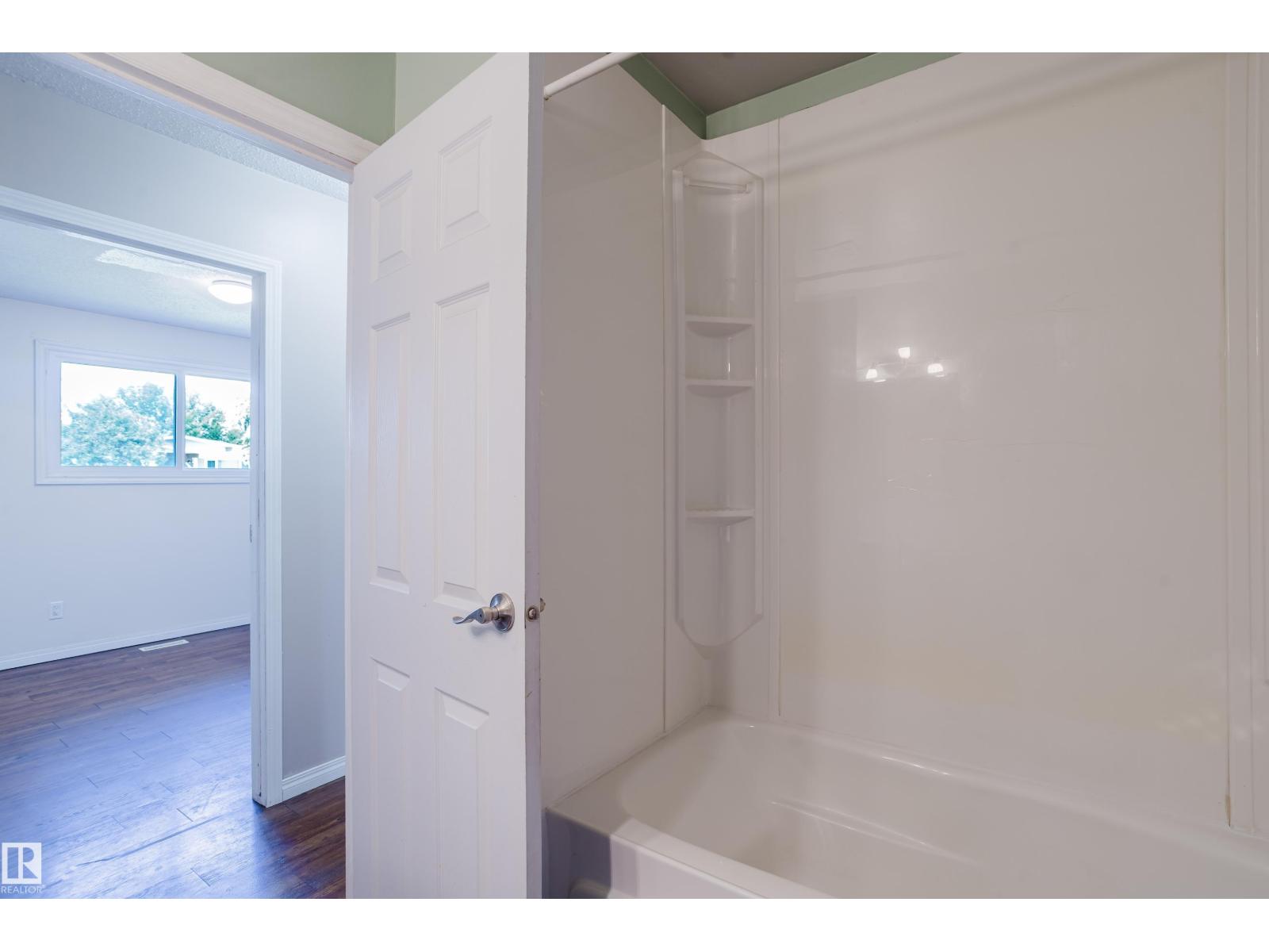 8707 151 AV NW — photo 34