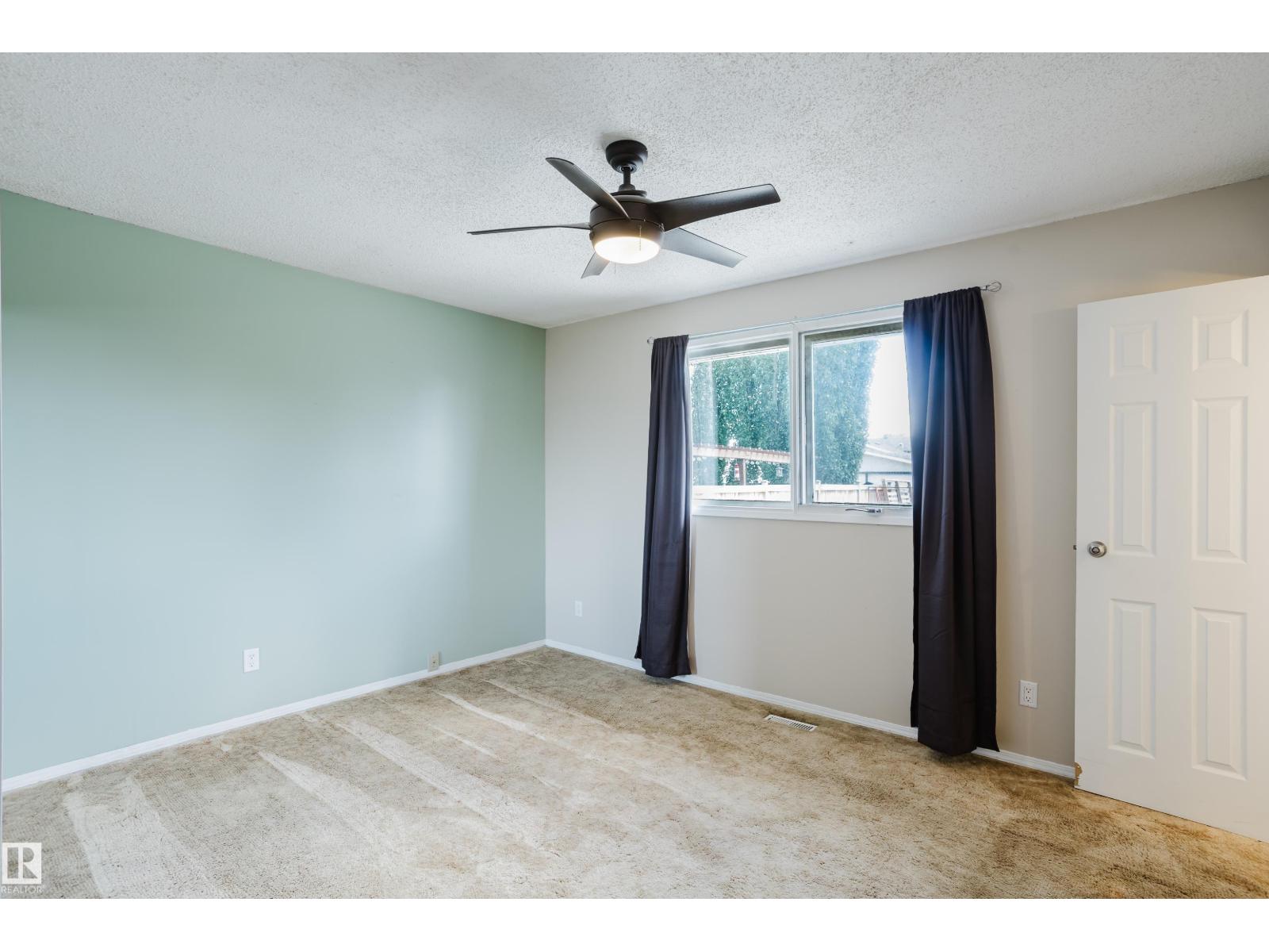 8707 151 AV NW - 25
