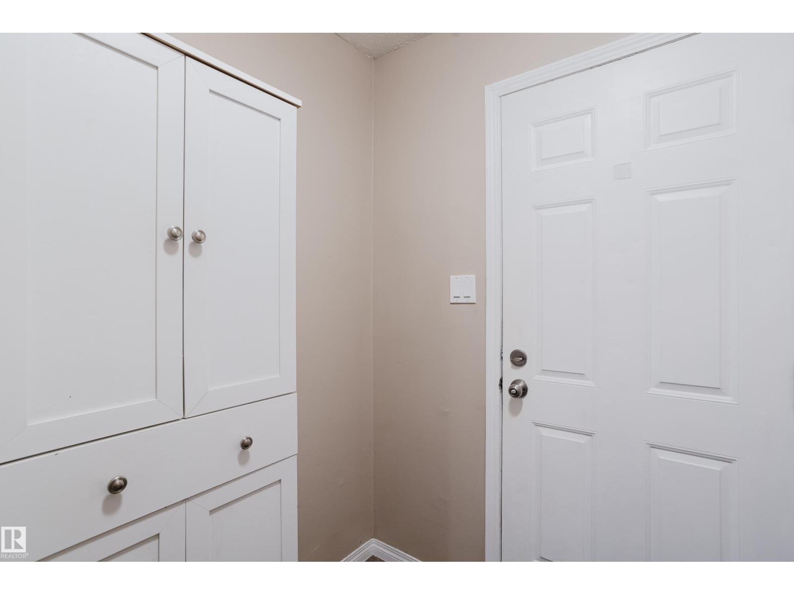 8707 151 AV NW - 35