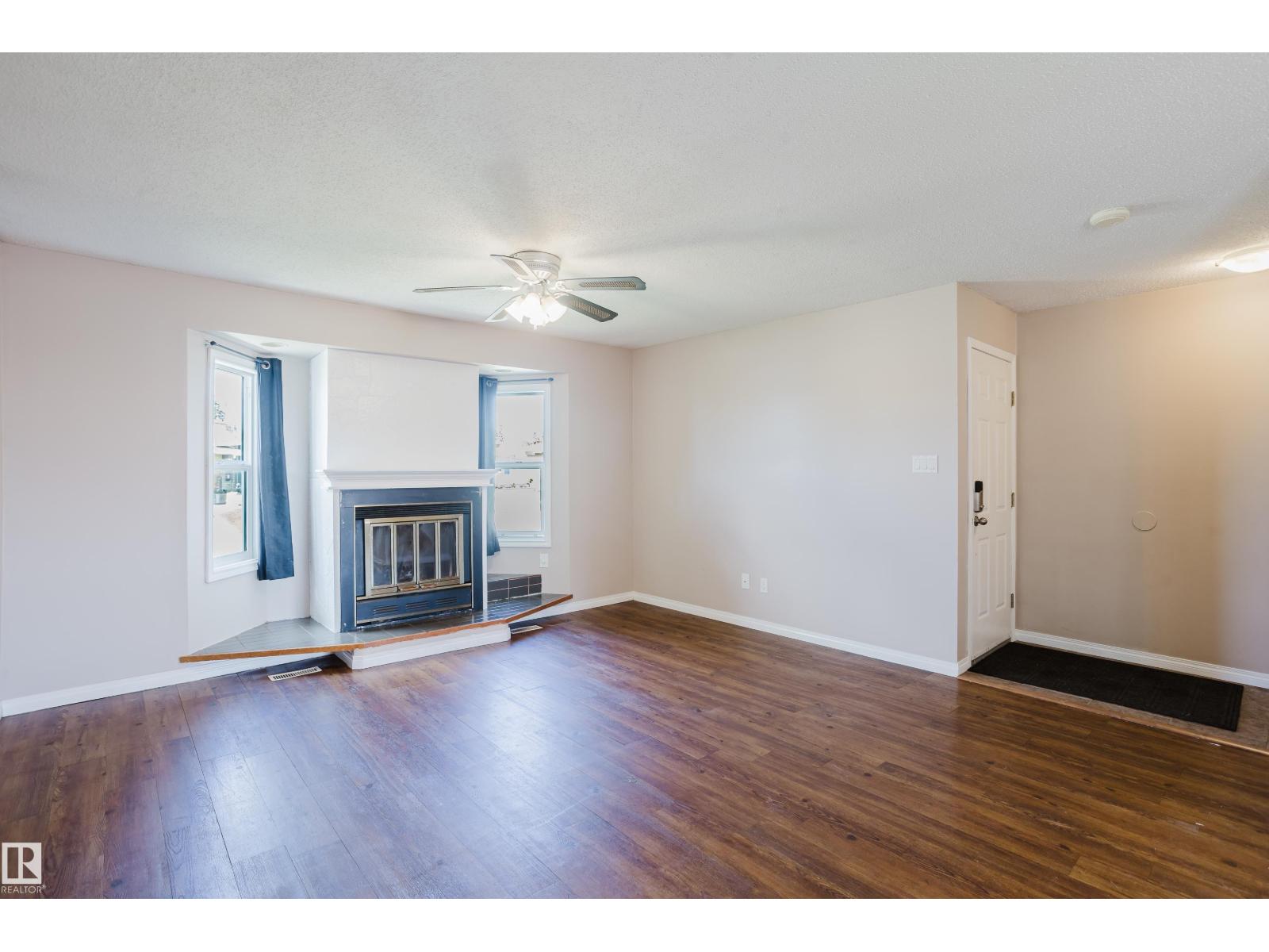 8707 151 AV NW - 9