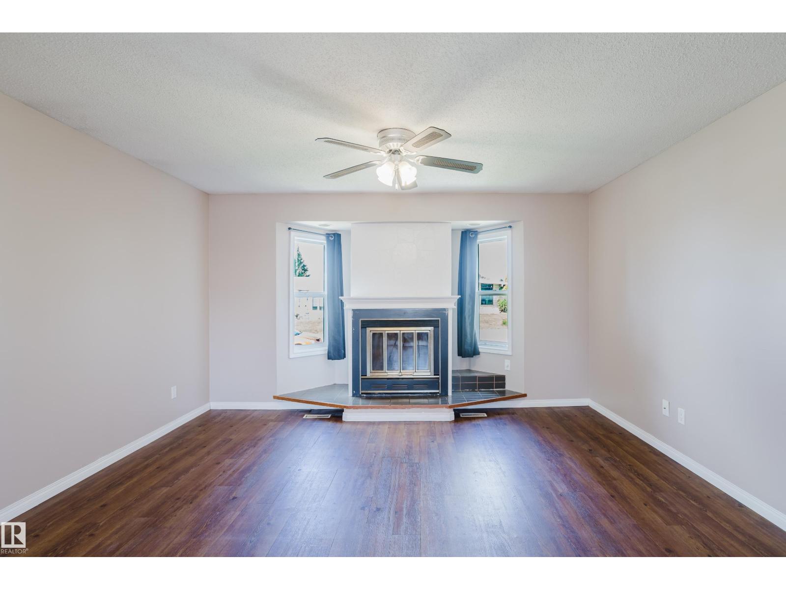 8707 151 AV NW - 12