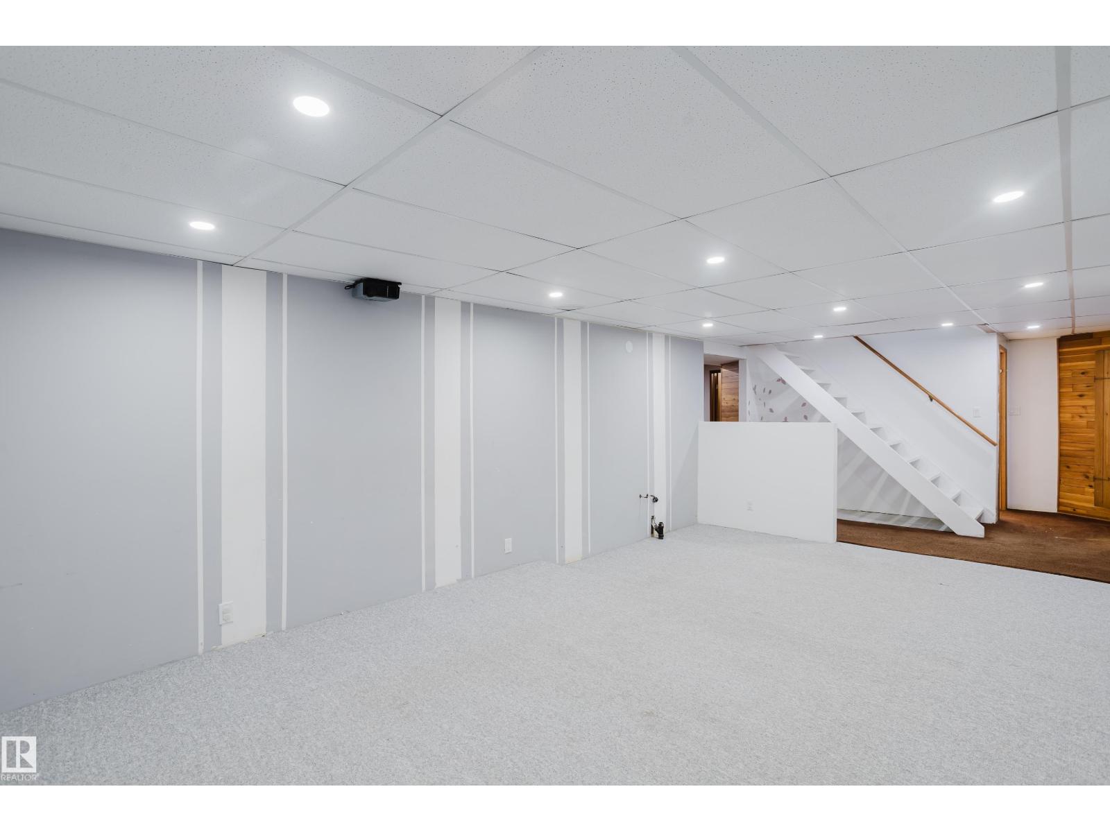 8707 151 AV NW - 41