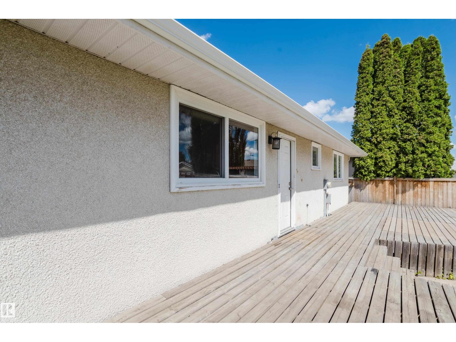 8707 151 AV NW - 54