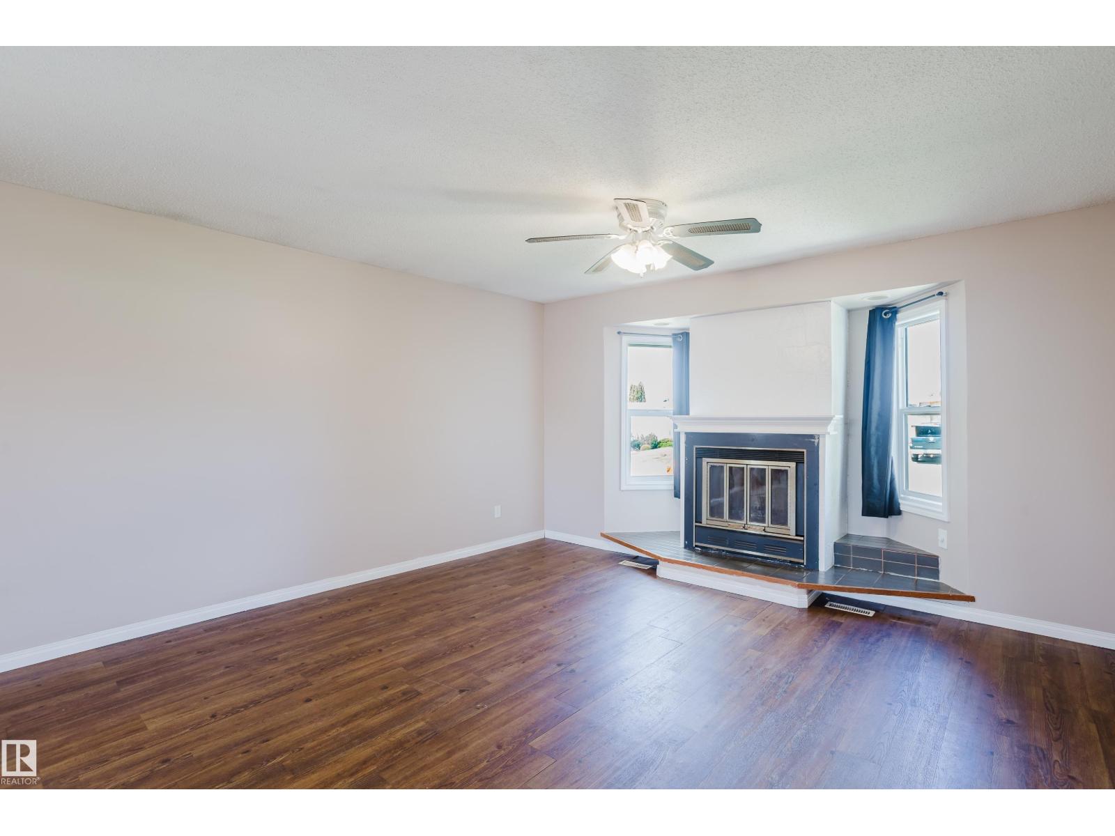 8707 151 AV NW - 8