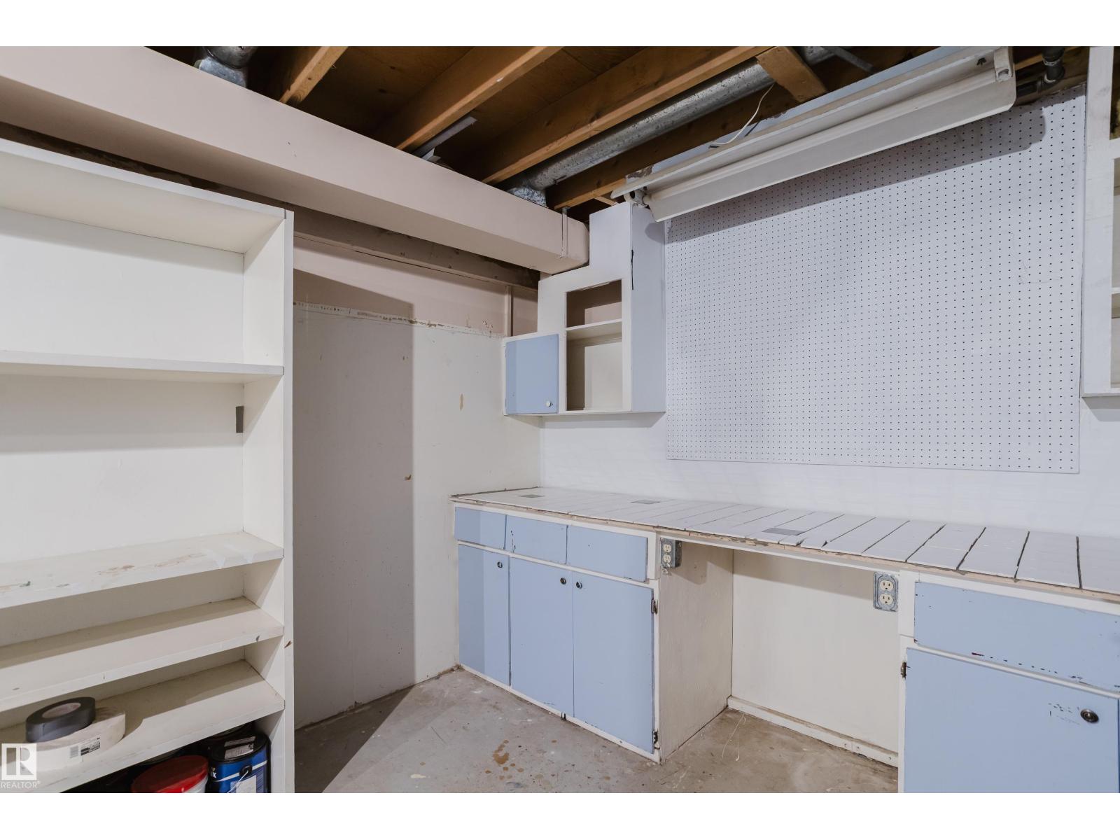 8707 151 AV NW - 52