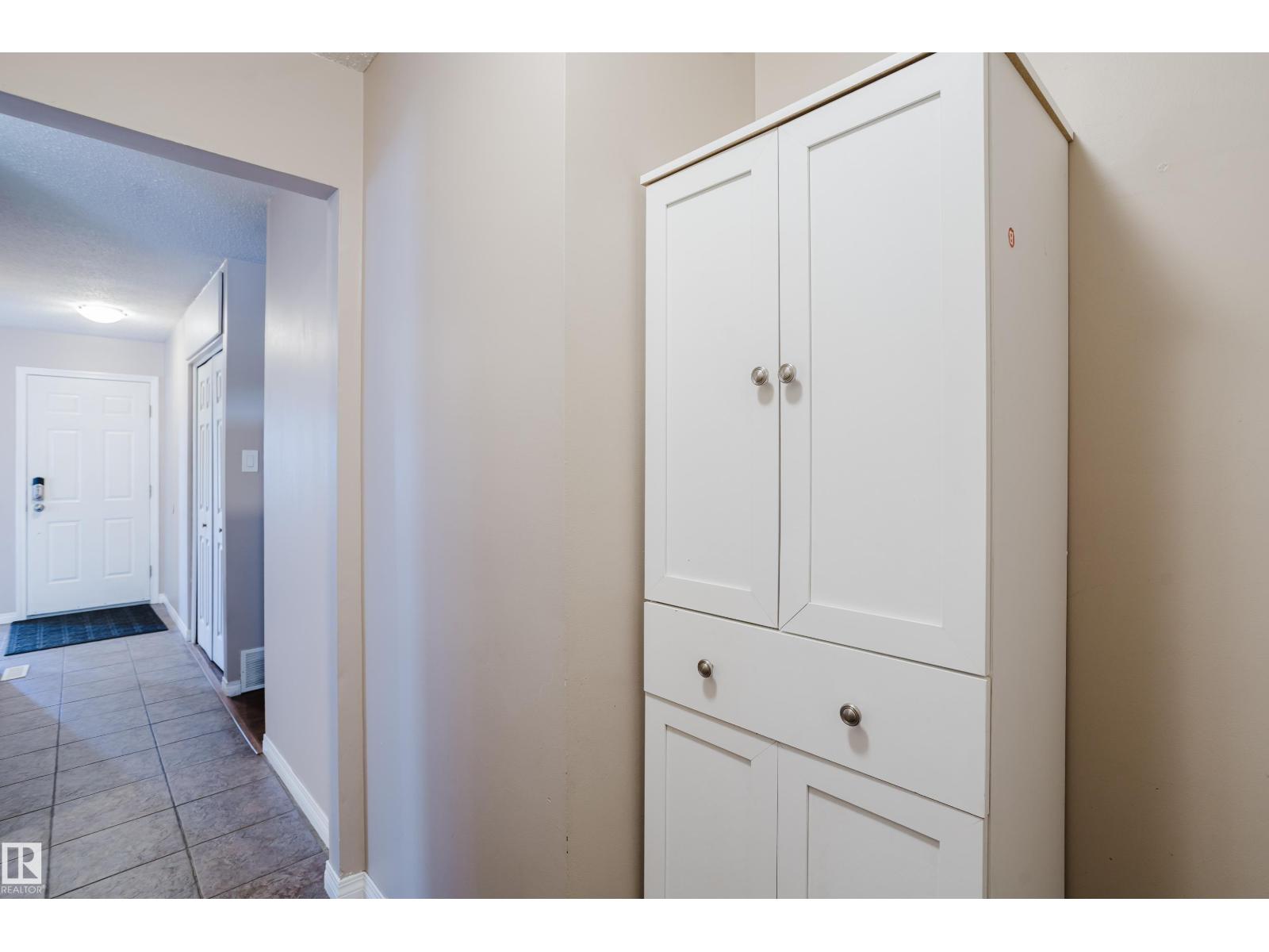 8707 151 AV NW - 36