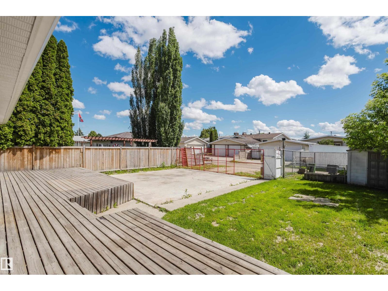 8707 151 AV NW - 55