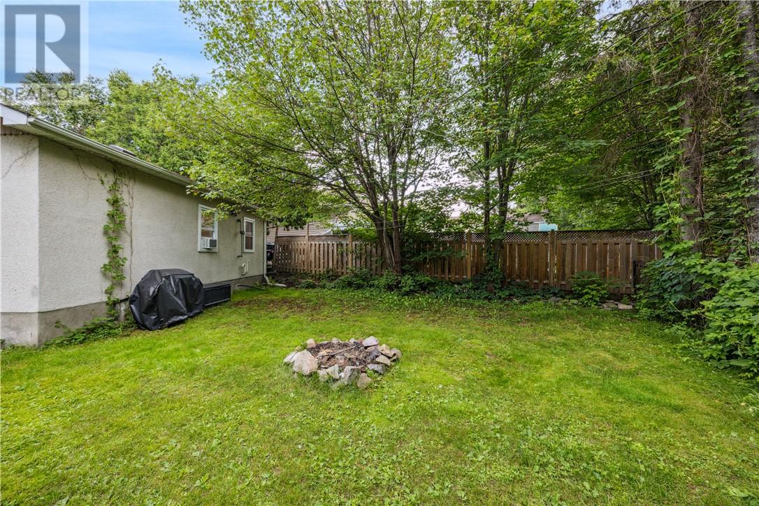 11 Michael Avenue - 25