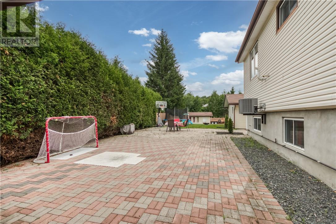 1825 McCrea Heights Avenue - Image 11