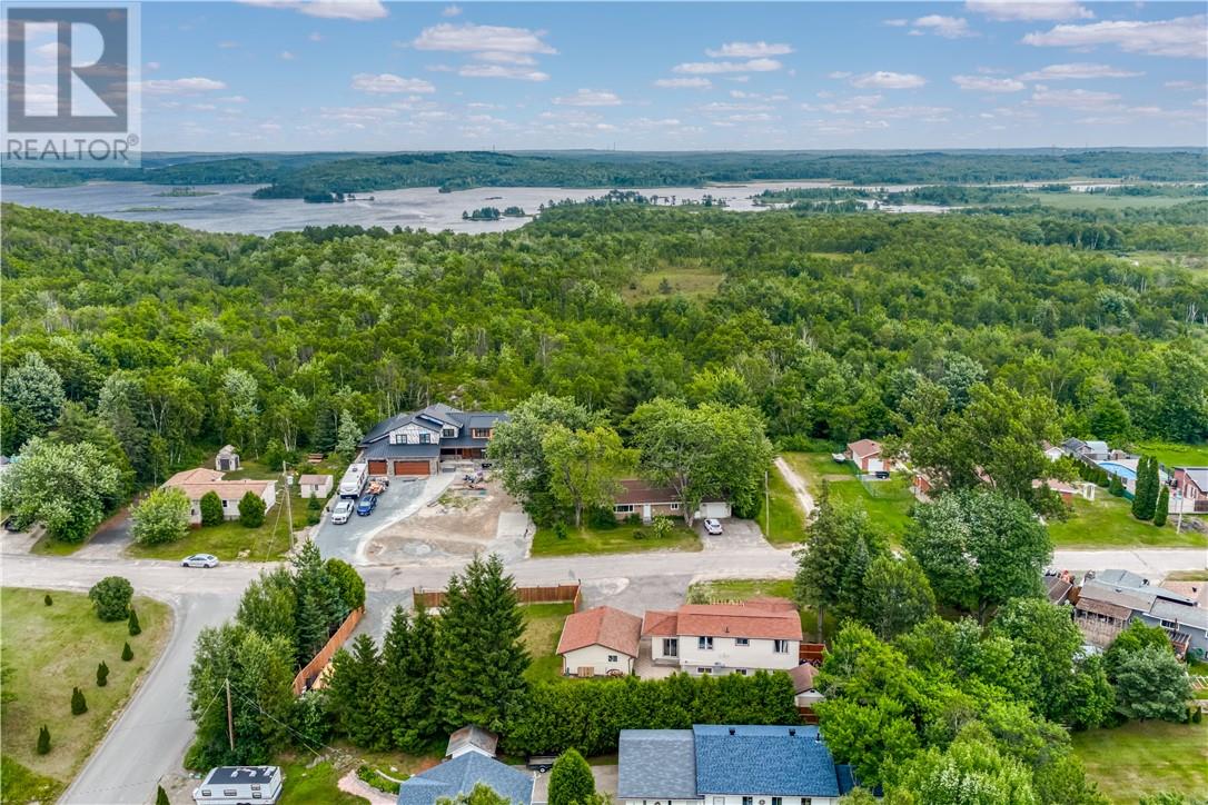 1825 McCrea Heights Avenue - Image 41