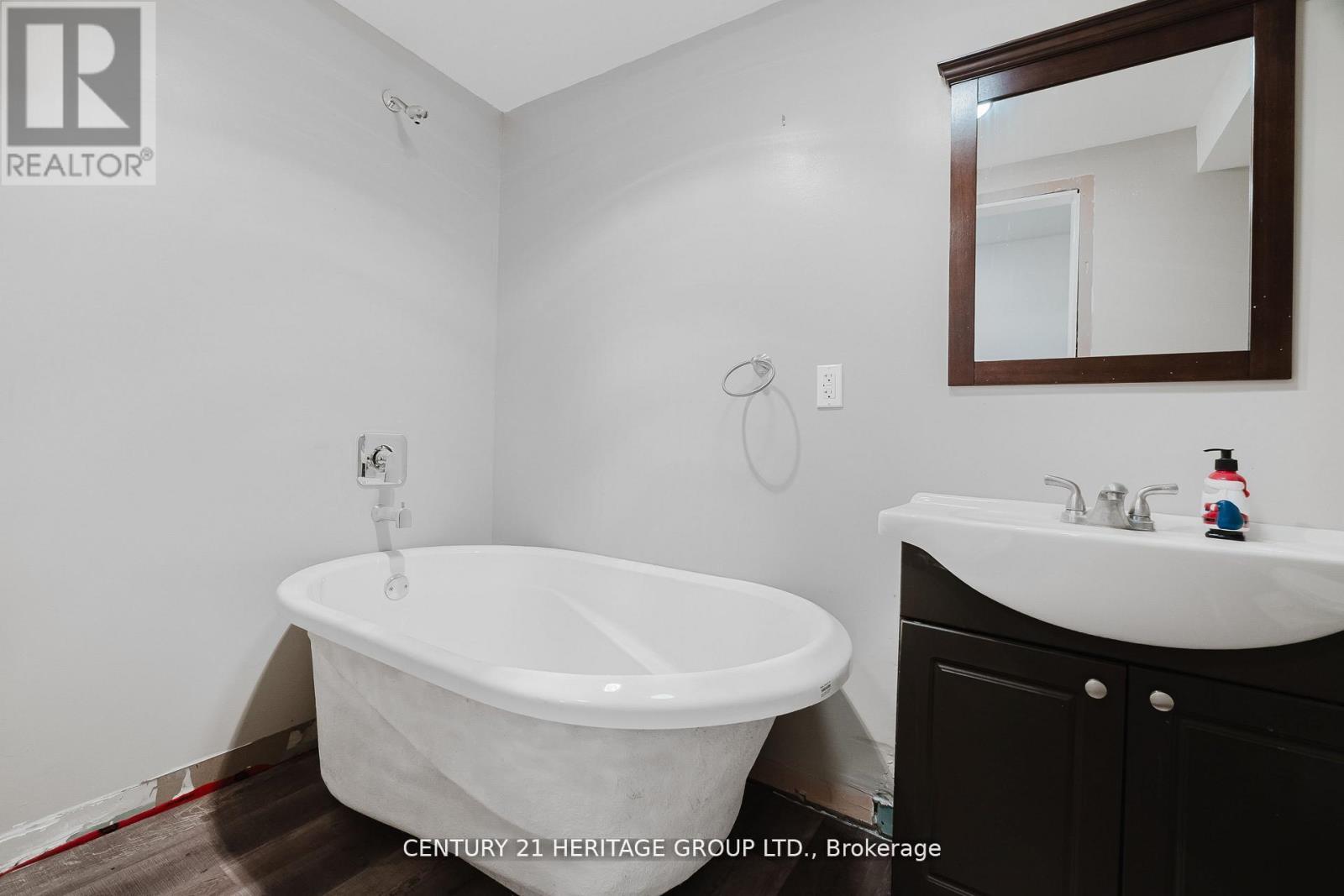 7 CRAWFORD CIRCLE - 32