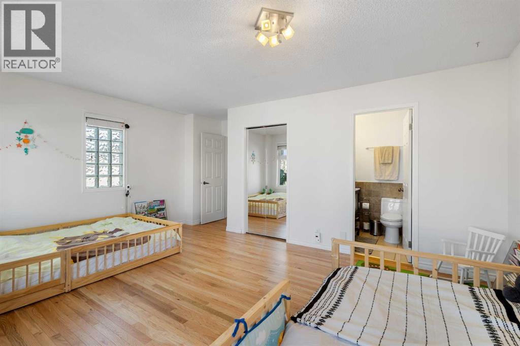 1629 29 Avenue SW - 26