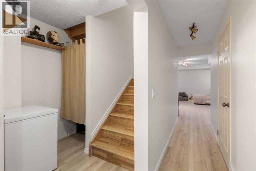 1629 29 Avenue SW - 30