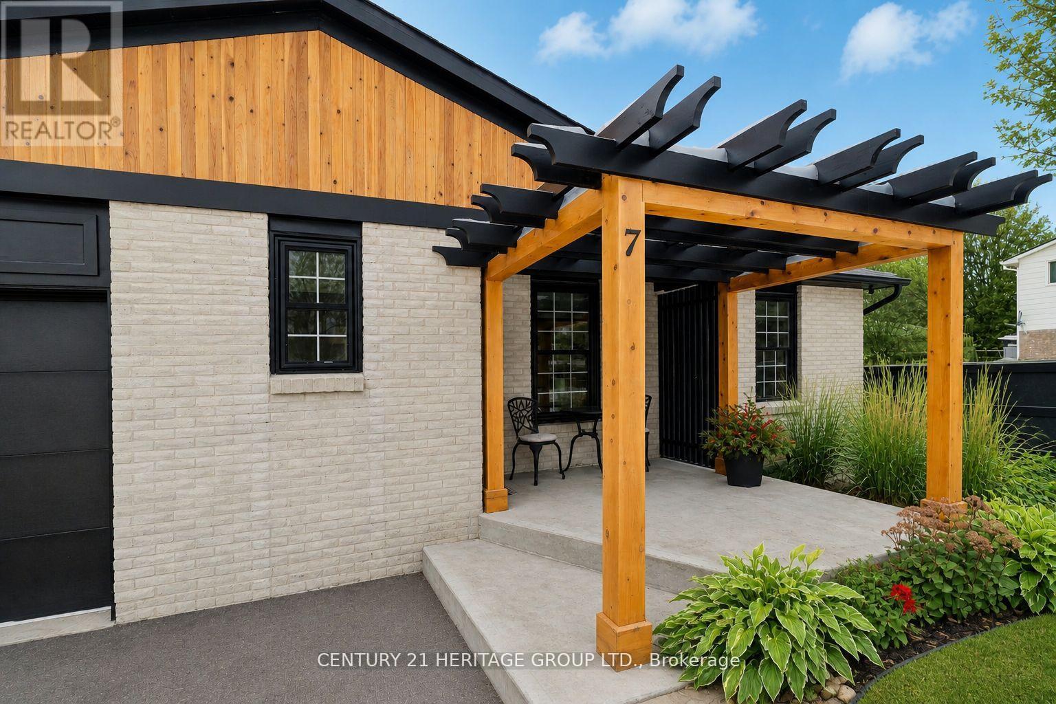 7 CRAWFORD CIRCLE - 37