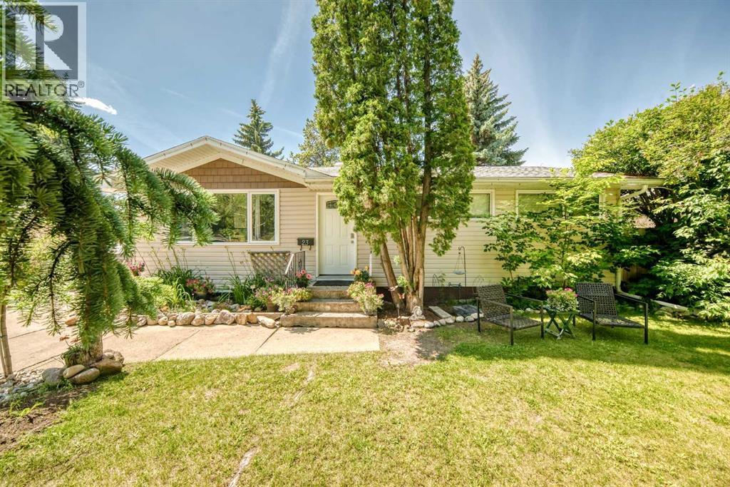 23 Spruce Crescent - 1